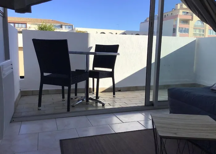 Studio climatisé classe 2 dans marina proche mer et etang - lit wifi fibre et parking privé