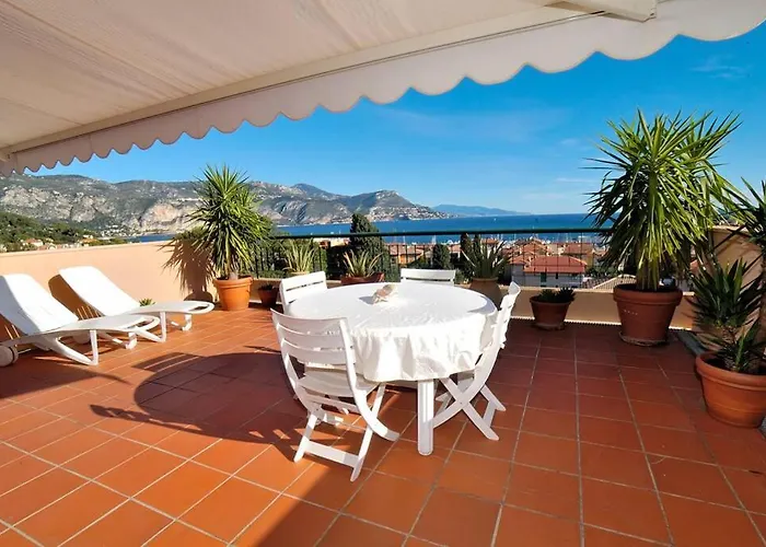 Amazing Sea View Apartment With Private Close Parking