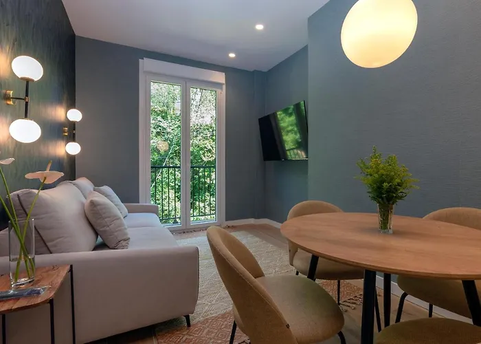 Big 4 Rooms In A Centric Home Parking Included