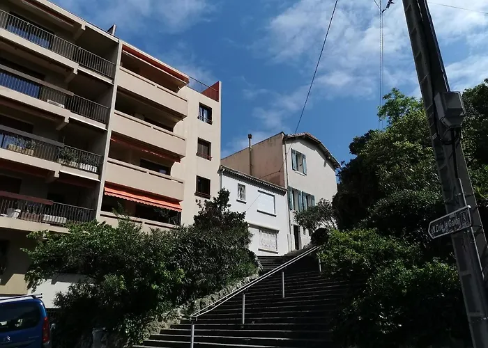 Studio calme et très lumineux, au pied de notre Dame de la Garde