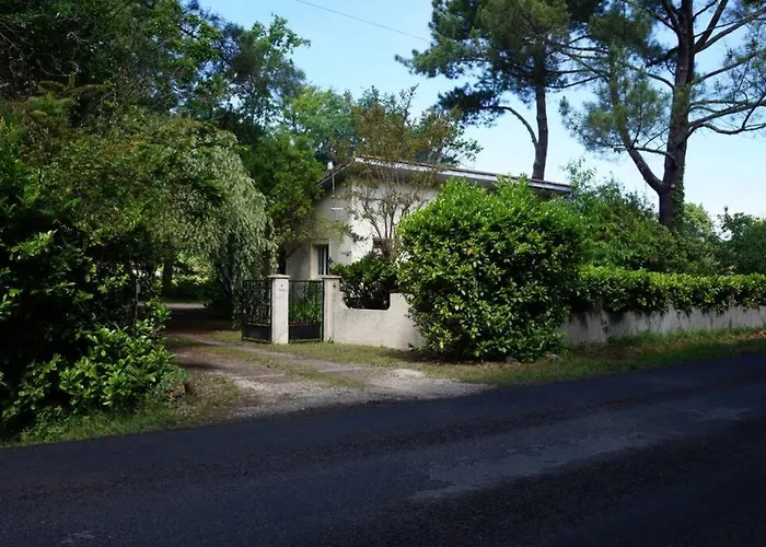 Maison En Bordure De Foret, Proche Du Lac.