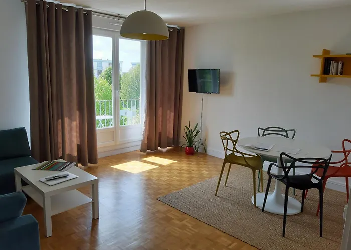 Appartement lumineux idéalement situé à proximité de musées équipements sportifs salle de spectacle commerces