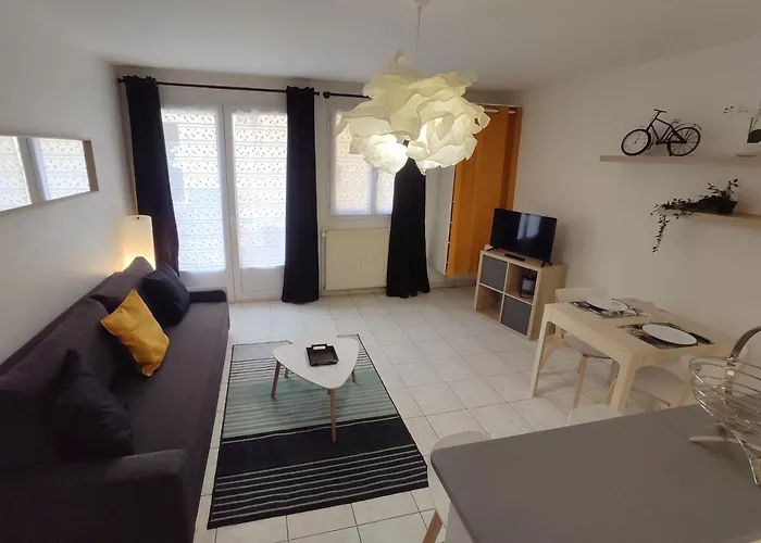 Macon Centre Ville-Gare-Wifi-Cosy-Parking Public A Proximite