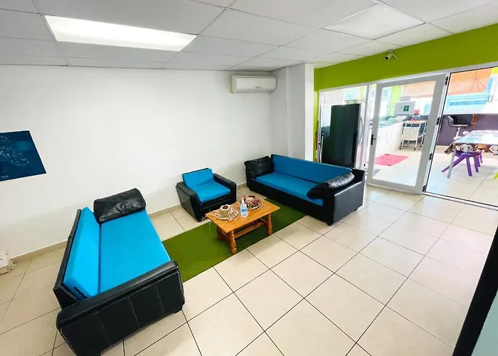 Mahana Lodge Hostel & Backpacker