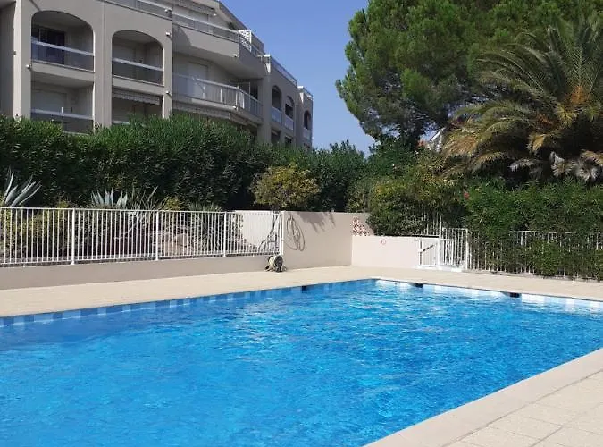 T2 Bord de mer avec jardin et piscine