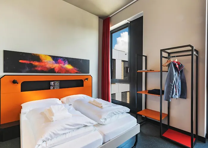 Hôtel pour familles: MEININGER Hotel Genève Centre Charmilles