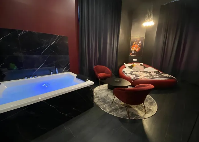 Hôtel de luxe: Legend Majestic Superbe Love Room - Jacuzzi - Champagne - Romantisme - parking privé