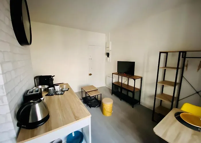 ENGHIEN-LES-BAINS: studio au cœur du centre ville.