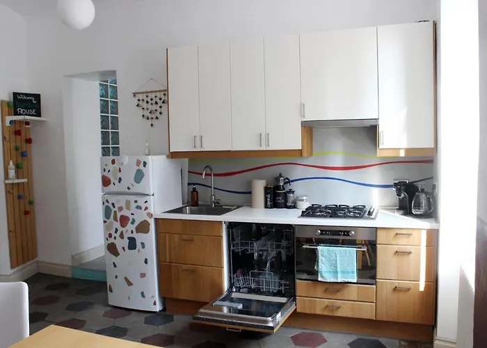 Hotel pres du College: Bamboo Eco Hostel