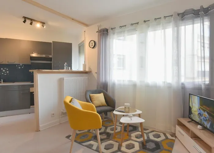 Superbe Studio Plein Centre Avec Parking Prive