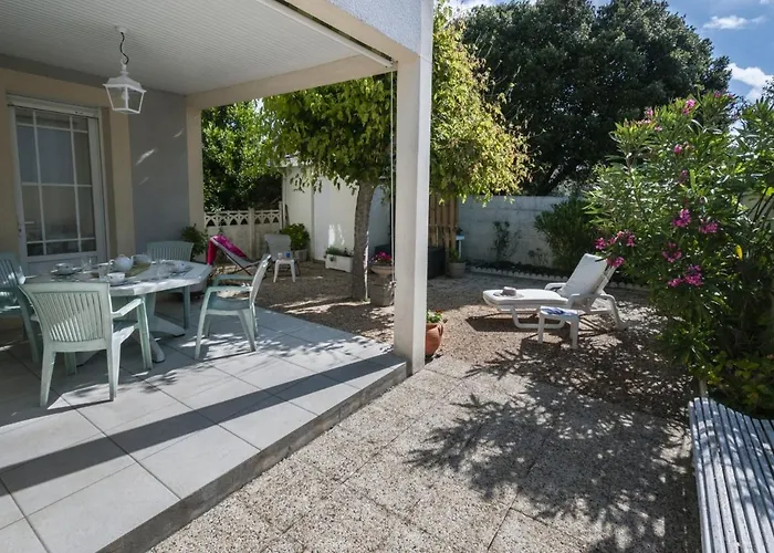 Villa Familiale Proche Plage, Centre Et Commerces - Fr-1-648-26