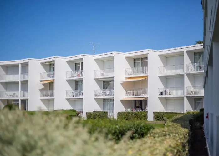 Studio Les Trois Iles-6 By Interhome
