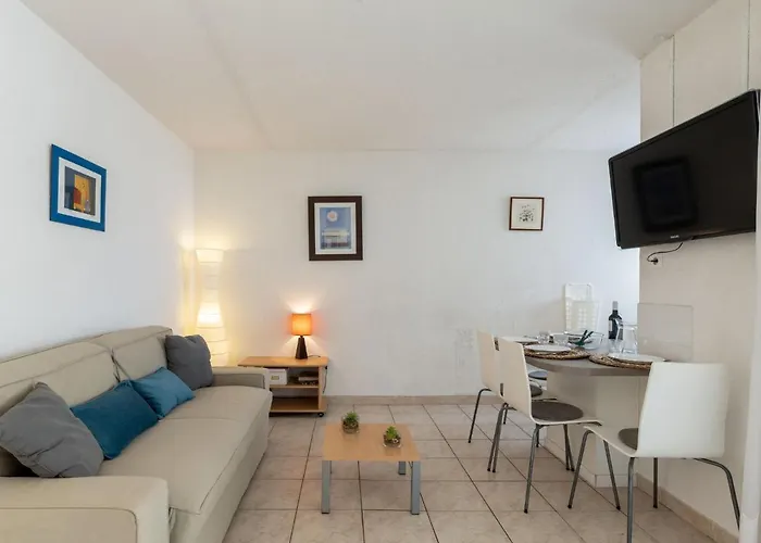 Apartment Les Capounades-6 By Interhome