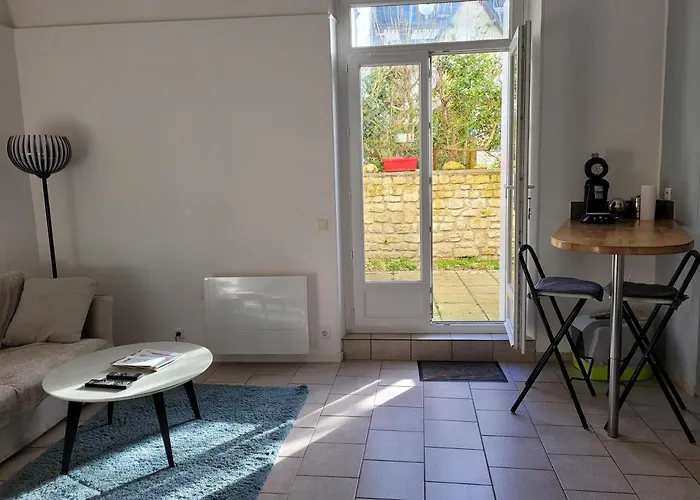 2 Chambres, 50M Centre Ville Plage, Jardin Wifi
