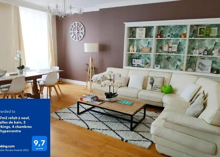 157m2, 4 chambres, 4 salles de bains, 2 WC, 2 parkings en hypercentre