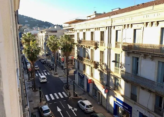 "Euzet" Joli Appartement A 2 Pas Du Centre Ville