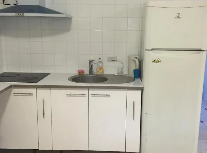 Lori Hostel