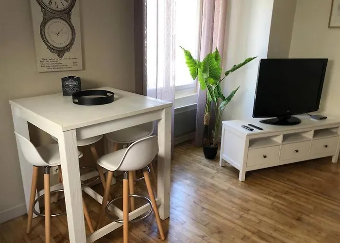 Logement à Brive, près du centre-ville et de la gare - Climatisation, fibre internet et stationnement gratuit