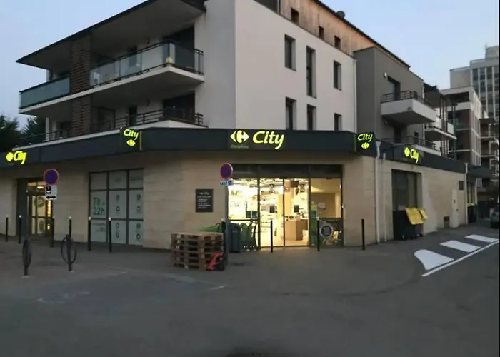 Logement à Brive, près du centre-ville et de la gare - Climatisation, fibre internet et stationnement gratuit