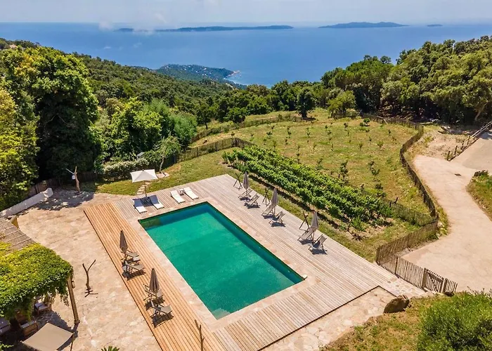 Villa avec piscine: Relais du vieux sauvaire