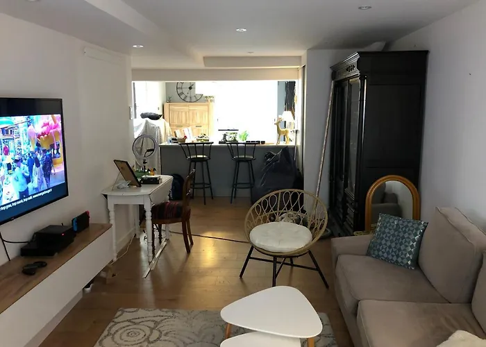 Agréable maison de ville ,calme avec tous les commerces à 150M