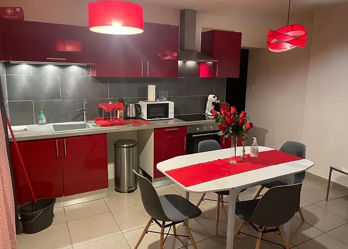 Red Lights Grand Appartement