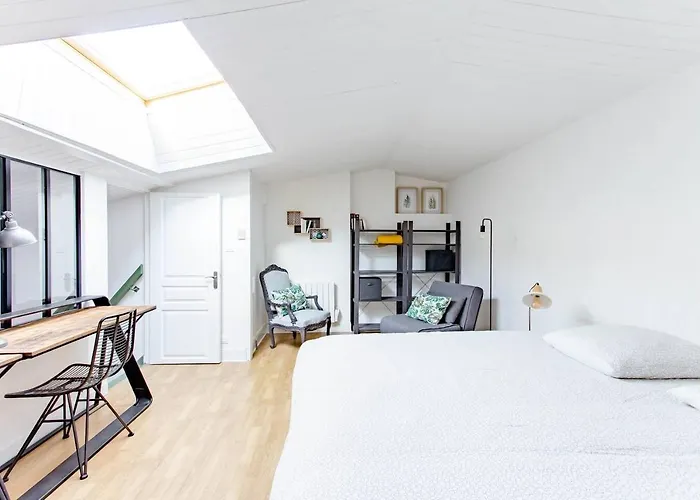 Superbe Duplex De 70M2 Avec 2 Chambres En Hyper Centre Au Calme Sur Cour Classe 3 Etoiles Avec Parking En Option