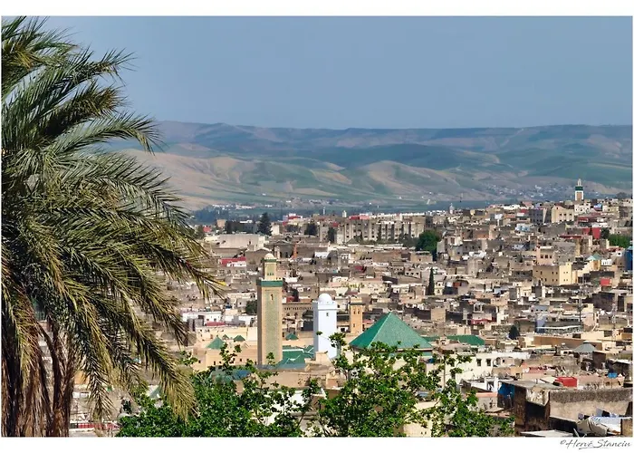 Riad Layalina