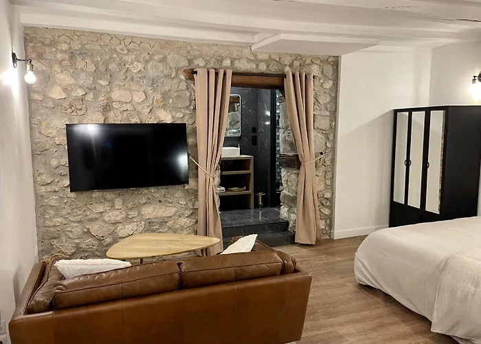 La loge de pierre au coeur de la vieille ville d Annecy