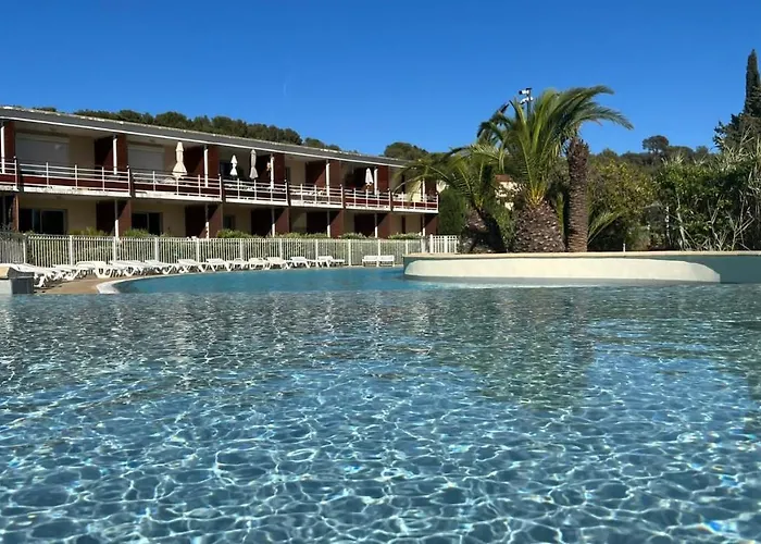 Les terrasses du Liouquet T2, piscine , parking , mer à 150 m