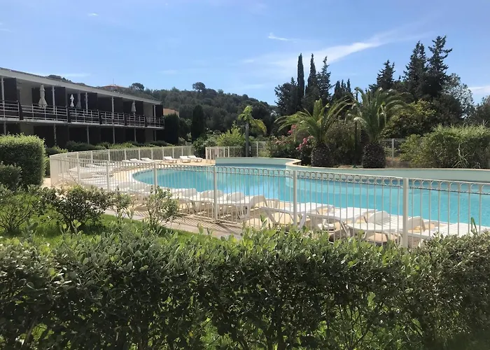 Les terrasses du Liouquet T2, piscine , parking , mer à 150 m