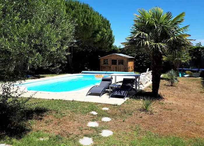 Gîte 3 étoiles 300m plage piscine privée grand jardin