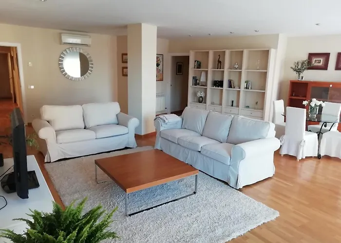 130 M2 Luxury Apartment In The Center Of Figueres