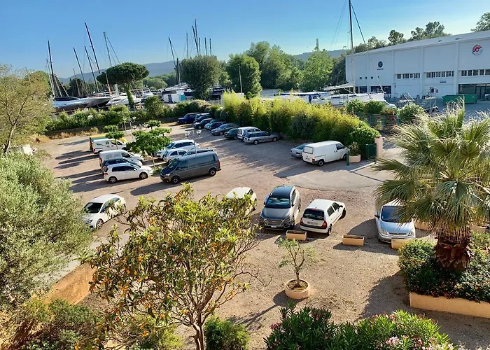 Marinesappartement, La Marina Tropezienne 100M Plage Wifi Fibre