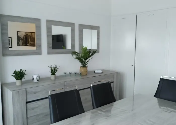 Magnifique Vue mer pour ce T2 totalement rénové classé meublé de tourisme 3 etoiles