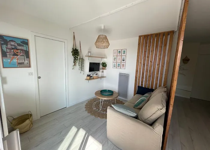 Appartement de standing, vue sur port de plaisance