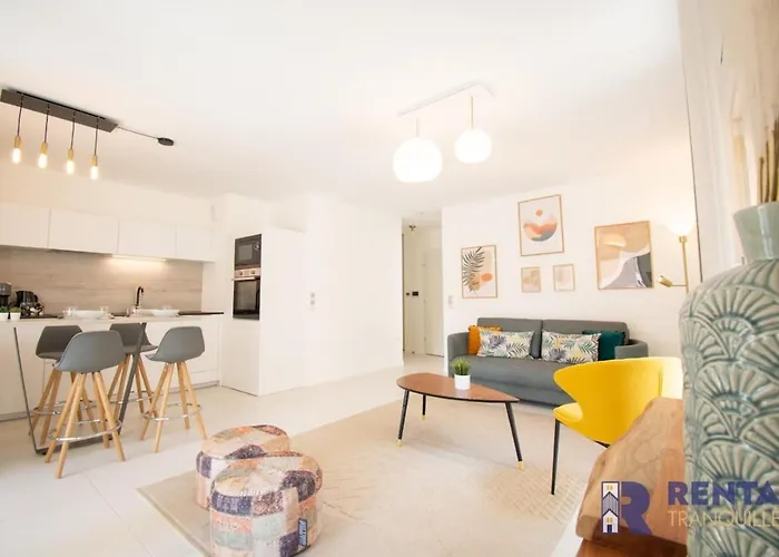 Le Pavillon Vercingetorix - Bright Flat With Terrace