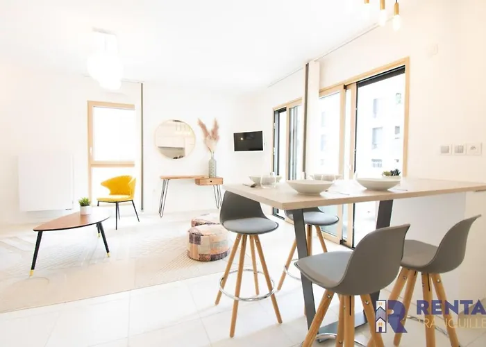 Le Pavillon Vercingetorix - Bright Flat With Terrace