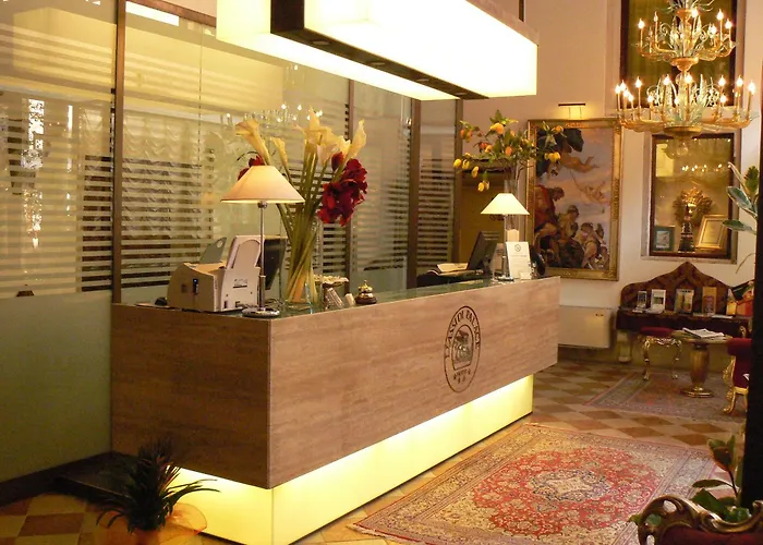 Hotel pres du College: Hotel Liassidi Palace