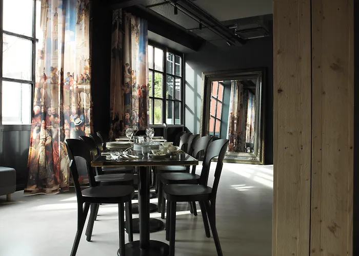 MOB HOTEL Paris Les Puces
