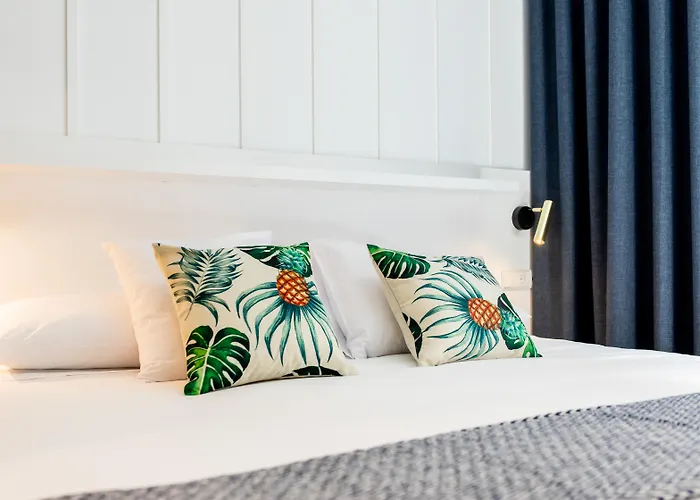 Ramirez Flats Valencia