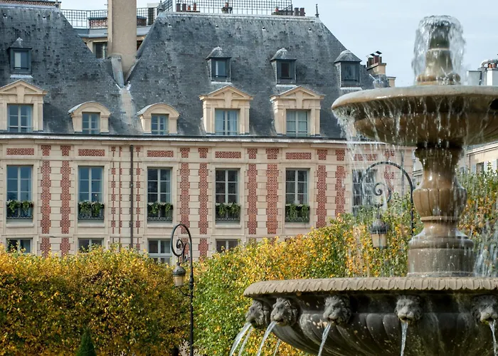 Hôtel avec piscine: Cour des Vosges