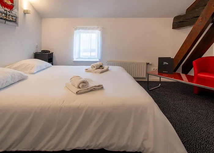 Logis Hôtel Tante Yvonne&son restaurant semi-gastronomique - Lyon Nord