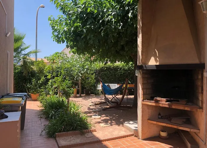 Joli Studio Independant, Avec Exterieur Verdoyant A Hyeres