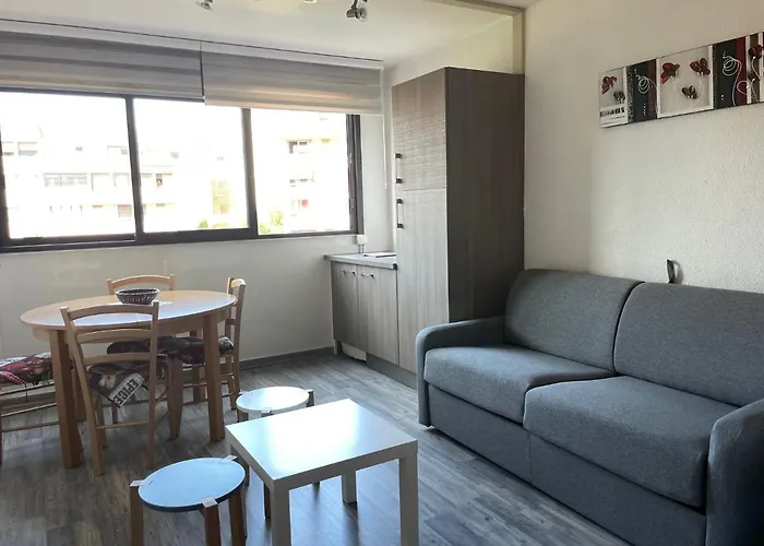 Fréjus, Studio dans résidence avec Piscine