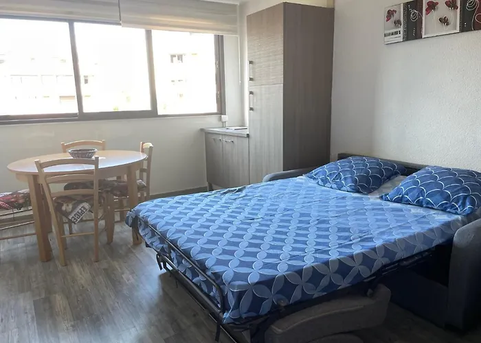 Fréjus, Studio dans résidence avec Piscine