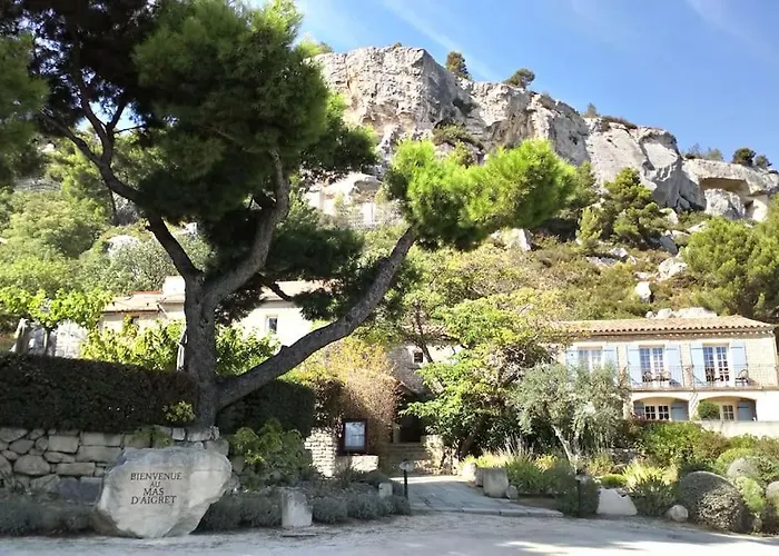 Chambres d'hôtes indépendantes au rez-de-chaussée d'une maison provençale dont une avec cour intérieure