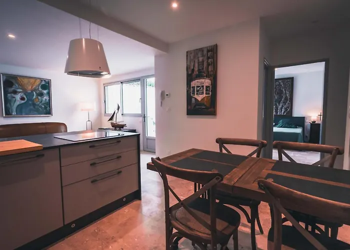 Appartement avec cour privée Centre ville Classé 4 étoiles Remparts 1