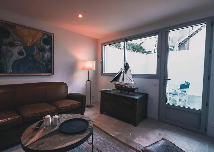 Appartement avec cour privée Centre ville Classé 4 étoiles Remparts 1