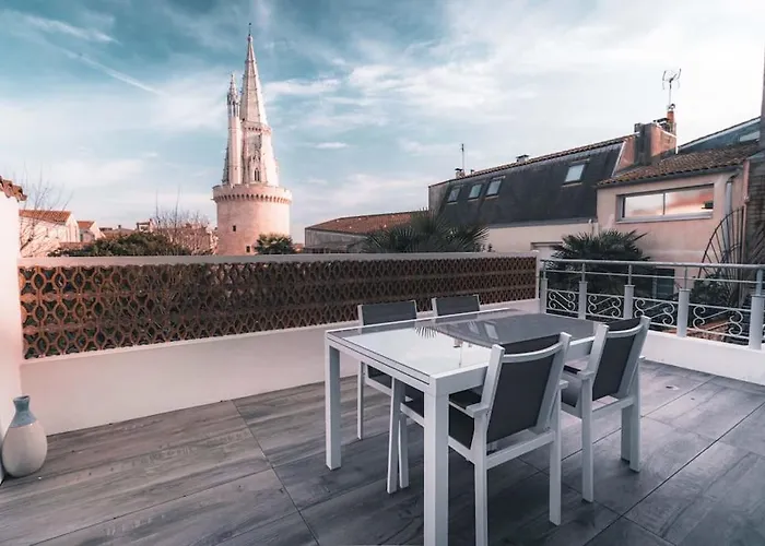 Vue Superbe sur Tour de la Lanterne T2 avec Terrasse Remparts 2